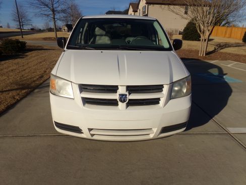 Used 2010 Dodge Grand Caravan SE image 6