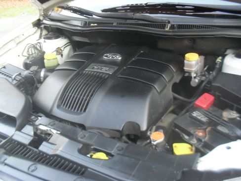 Used 2011 Subaru Tribeca Limited image 10