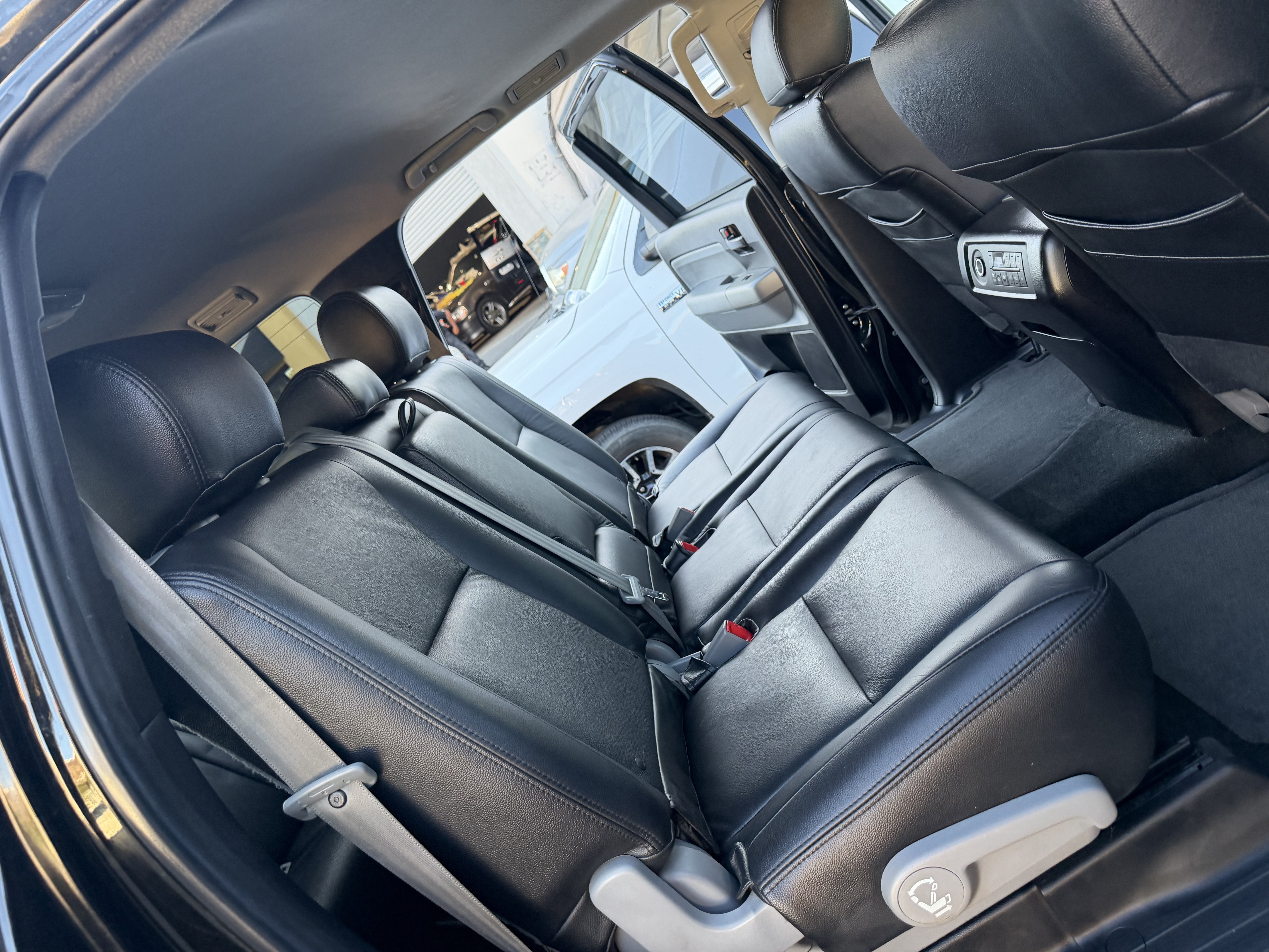 Used 2016 Toyota Sequoia SR5 AWD/4WD image 22