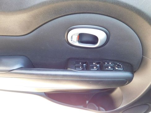 Used 2014 Kia Soul image 12