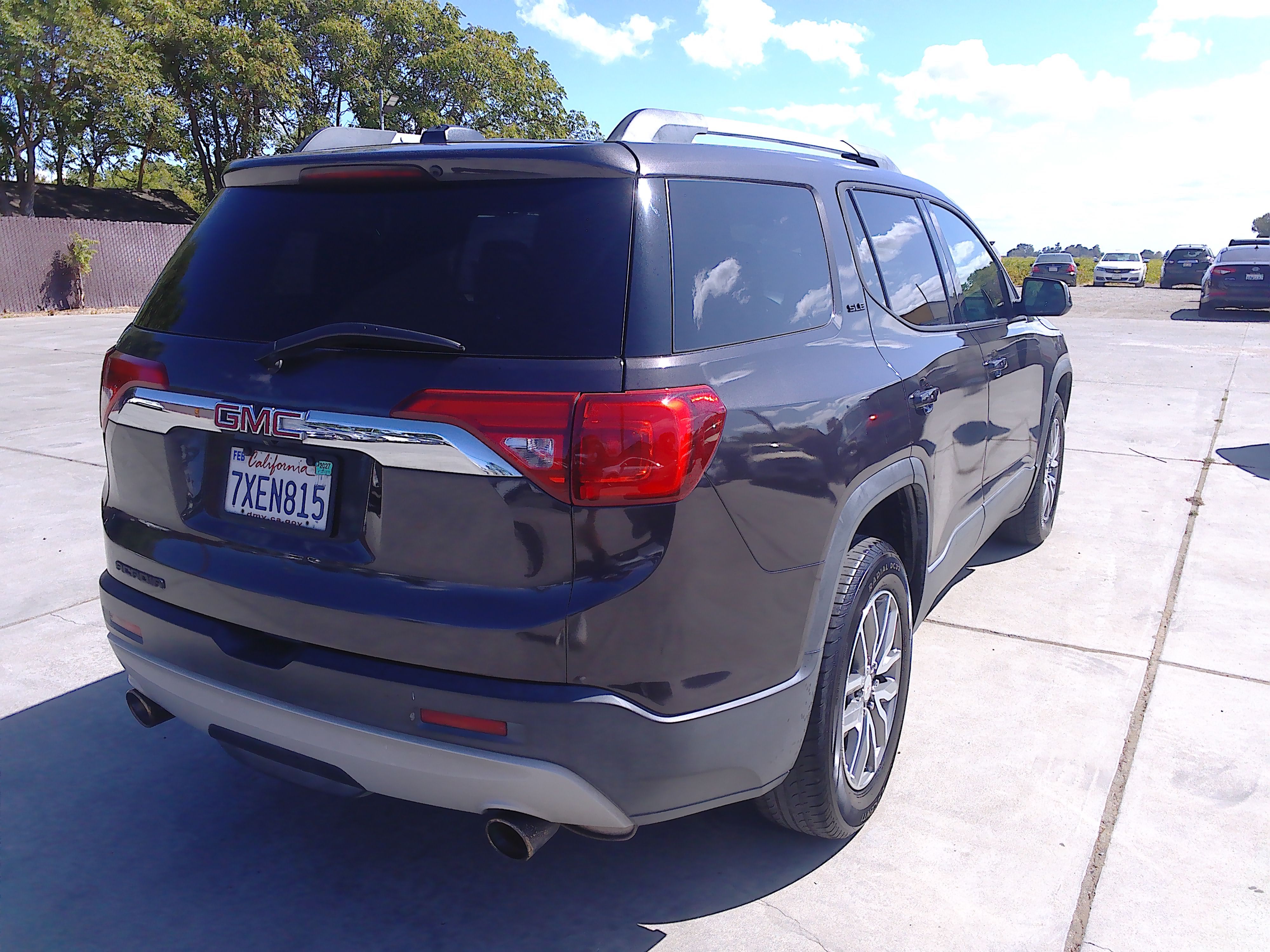 Used 2017 GMC Acadia SLE FWD image 4