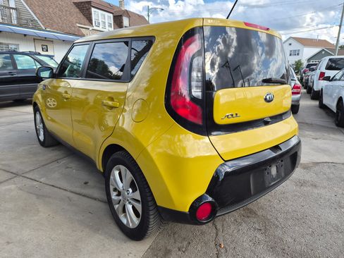 Used 2016 Kia Soul + image 4
