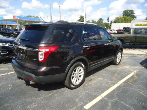 Used 2013 Ford Explorer 4WD XLT image 4