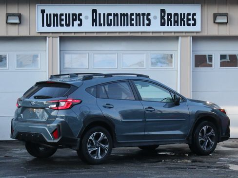 Used 2024 Subaru Crosstrek 2.0i Premium image 3