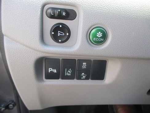 Used 2017 Honda Pilot AWD Touring image 11