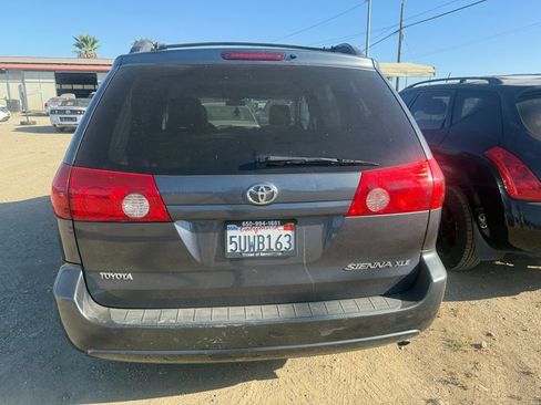 Used 2006 Toyota Sienna XLE image 9