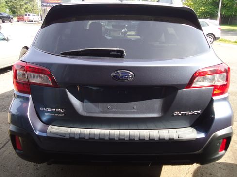 Used 2018 Subaru Outback 2.5i Limited AWD/4WD image 5