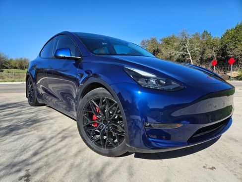 Used 2022 Tesla Model Y Performance image 2