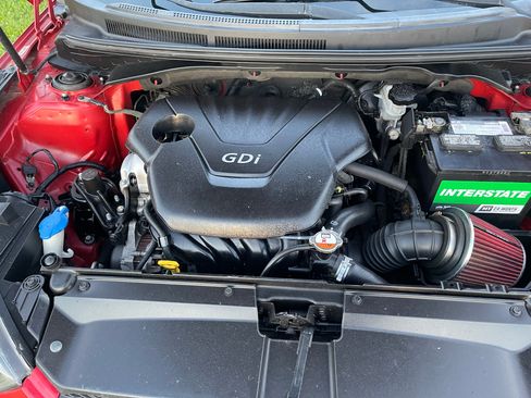 Used 2015 Hyundai Veloster image 12