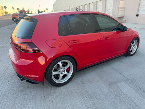Used 2017 Volkswagen GTI image 15