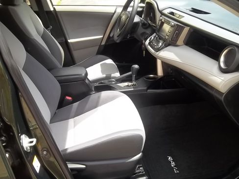 Used 2013 Toyota RAV4 AWD XLE image 26