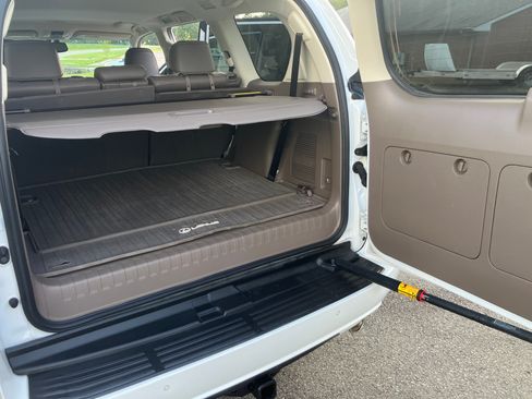Used 2015 Lexus GX 460 Luxury AWD/4WD image 16