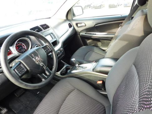 Used 2018 Dodge Journey SXT image 11