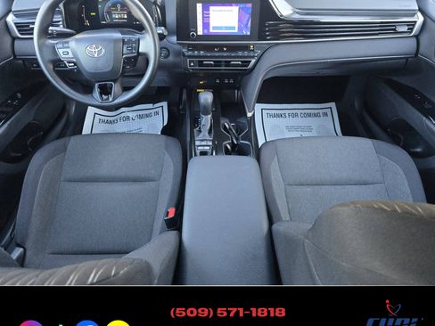 Used 2025 Toyota Camry LE image 9