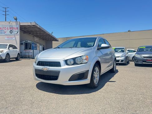 Used 2016 Chevrolet Sonic LT Sedan FWD image 2