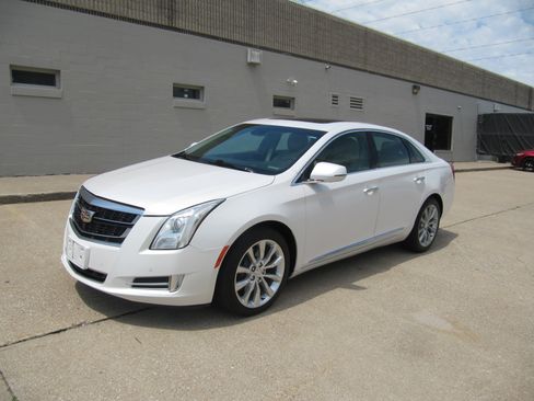 Used 2017 Cadillac XTS Luxury AWD image 2
