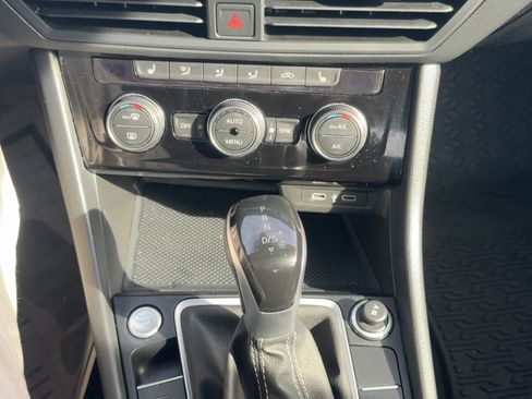 Used 2023 Volkswagen Jetta SE image 10