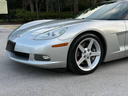 Used 2005 Chevrolet Corvette Coupe RWD image 23