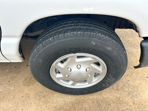 Used 2010 Ford E-250 and Econoline 250 image 18