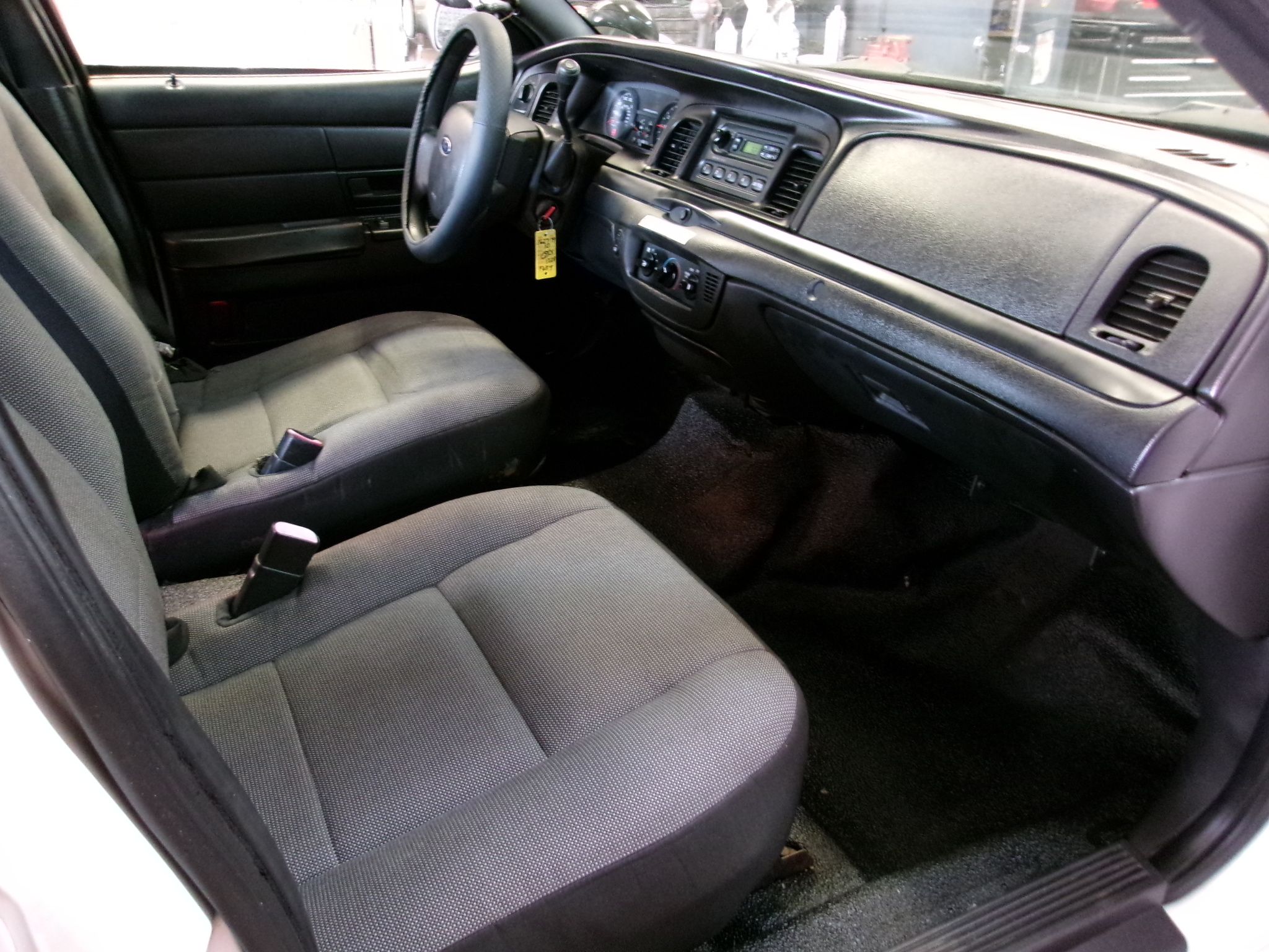 Used 2010 Ford Crown Victoria Police Interceptor RWD image 5