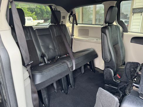 Used 2020 Dodge Grand Caravan SXT FWD image 19