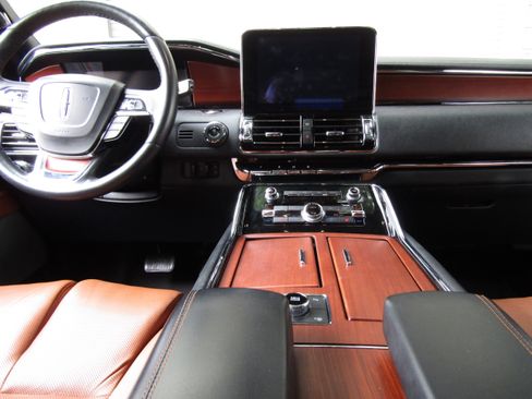 Used 2020 Lincoln Navigator 2WD Reserve image 16