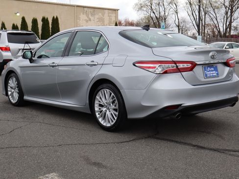 Used 2020 Toyota Camry XLE image 6