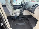 Used 2013 Chrysler Town & Country Limited image 2
