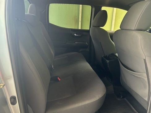 Used 2017 Toyota Tacoma TRD Off-Road image 24