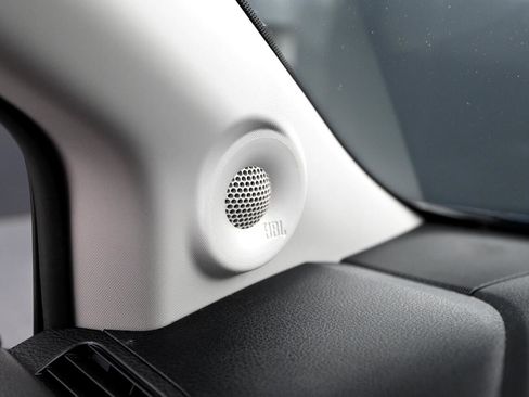 Used 2022 Toyota Sienna Limited image 40