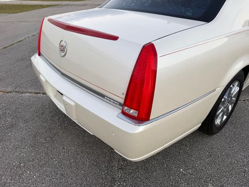 Used 2009 Cadillac DTS Luxury image 26