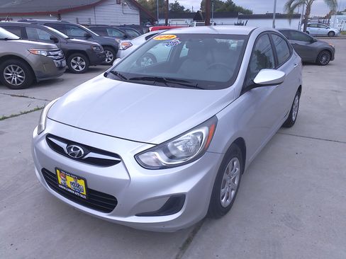 Used 2012 Hyundai Accent GLS image 2