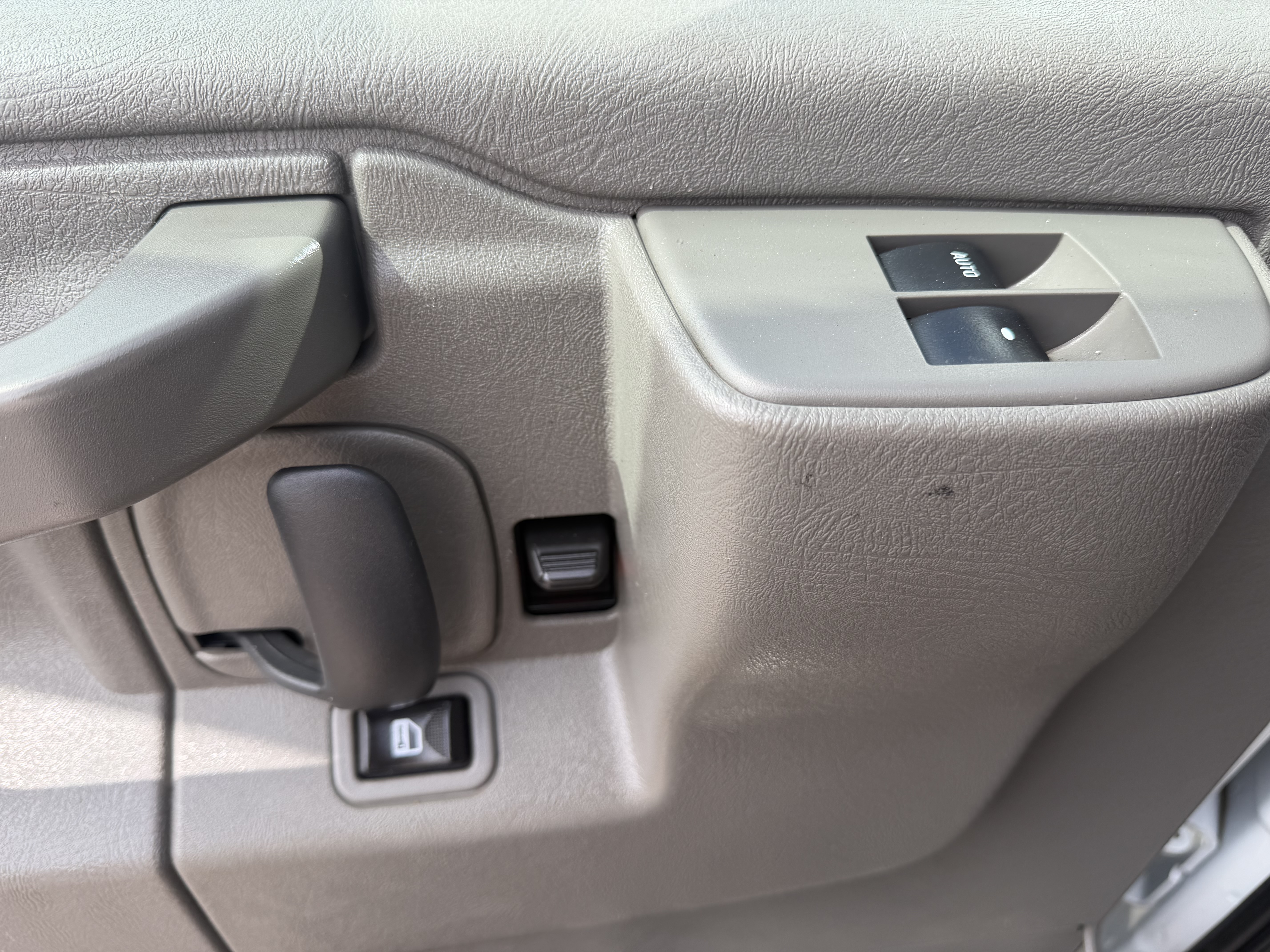 Used 2020 Chevrolet Express 2500 UNAVAIL RWD image 12