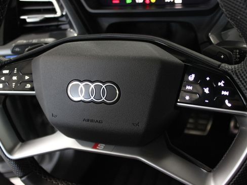 Used 2024 Audi Q4 e-tron quattro Premium Plus Sportback AWD/4WD image 26