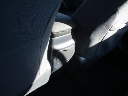 Used 2017 Toyota Corolla LE image 18