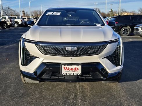 Used 2025 Cadillac Optiq Sport 2 image 3