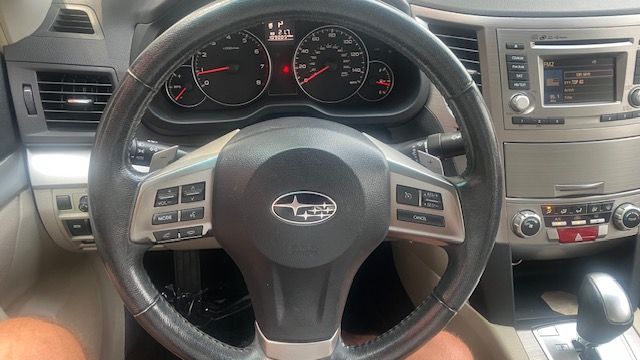 Used 2014 Subaru Legacy 2.5i Premium AWD/4WD image 10