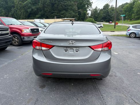 Used 2013 Hyundai Elantra image 3