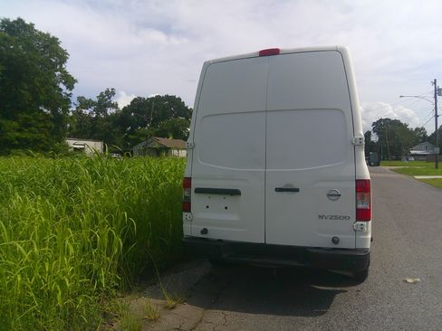 Used 2021 Nissan NV 2500 High Roof RWD image 3