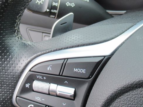 Used 2021 Genesis G70 2.0T Elite image 22