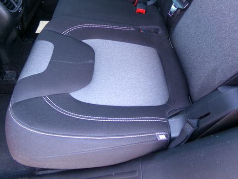 Used 2014 Jeep Cherokee 4WD Latitude image 10