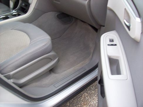 Used 2012 Chevrolet Traverse LS image 18