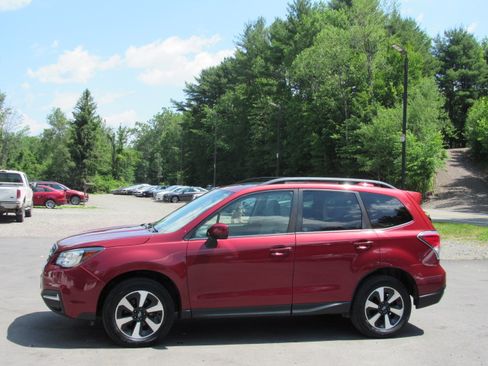 Used 2018 Subaru Forester 2.5i Premium AWD/4WD image 3
