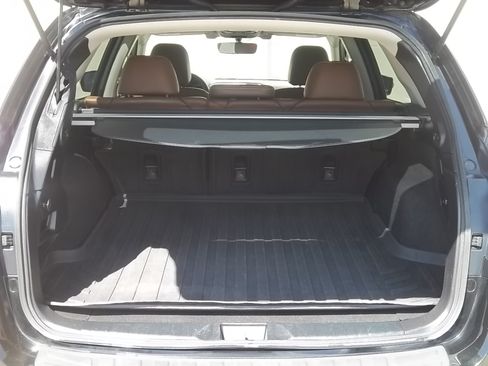 Used 2017 Subaru Outback 3.6R Touring image 11