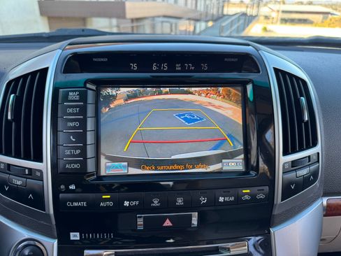 Used 2015 Toyota Land Cruiser image 39