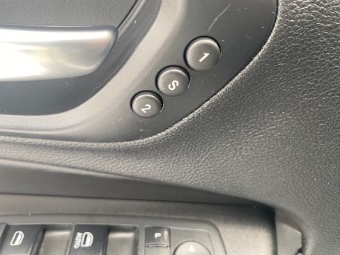 Used 2019 Jeep Cherokee Limited image 23