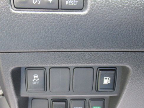 Used 2018 Nissan Rogue S image 18