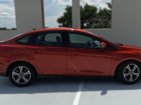 Used 2018 Ford Focus SE Sedan FWD image 3