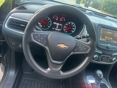 Used 2019 Chevrolet Equinox LS image 40