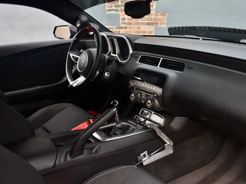 Used 2010 Chevrolet Camaro SS Coupe RWD image 31